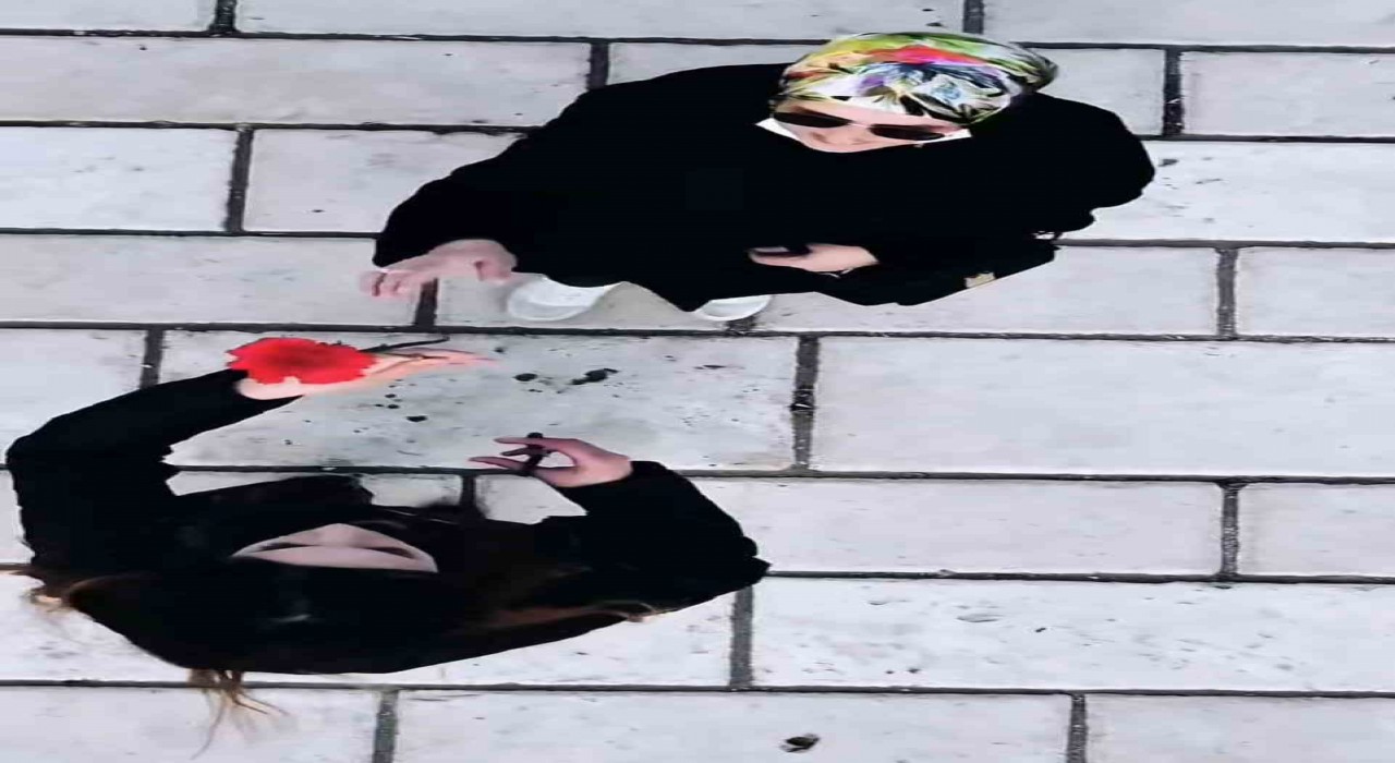 Tokatta dron ile kadınlara çiçek dağıttı