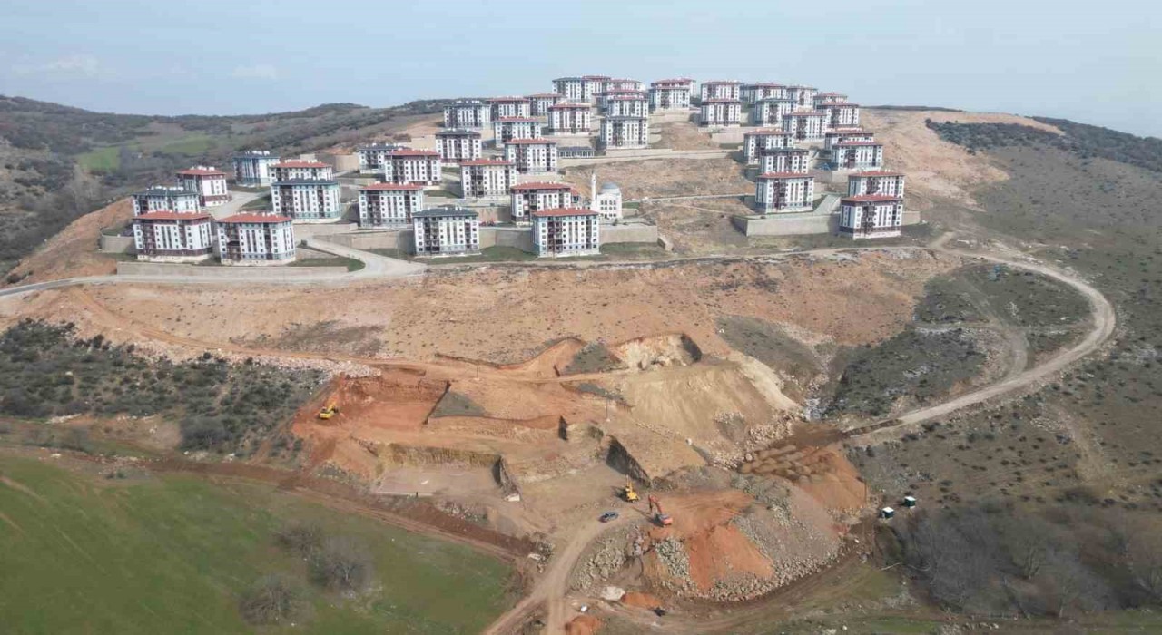 TOKİ, İnegölde 4üncü etap için ilk kazmayı vurdu