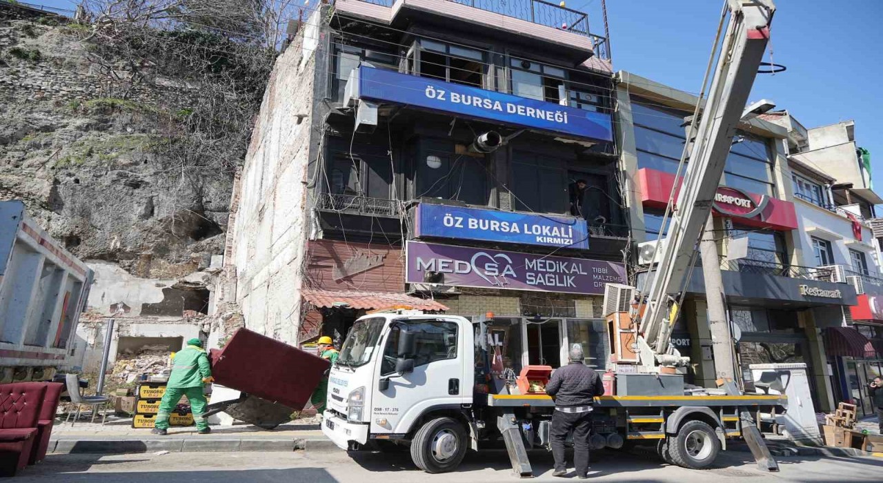 Tophane Surlarının önündeki son binalar da yıkılıyor