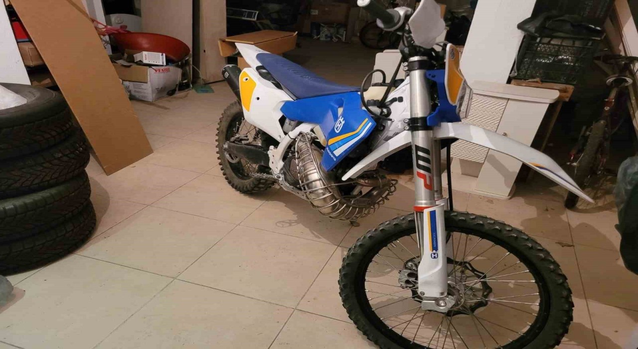 Trafiği tehlikeye atan motosikletli yakalandı