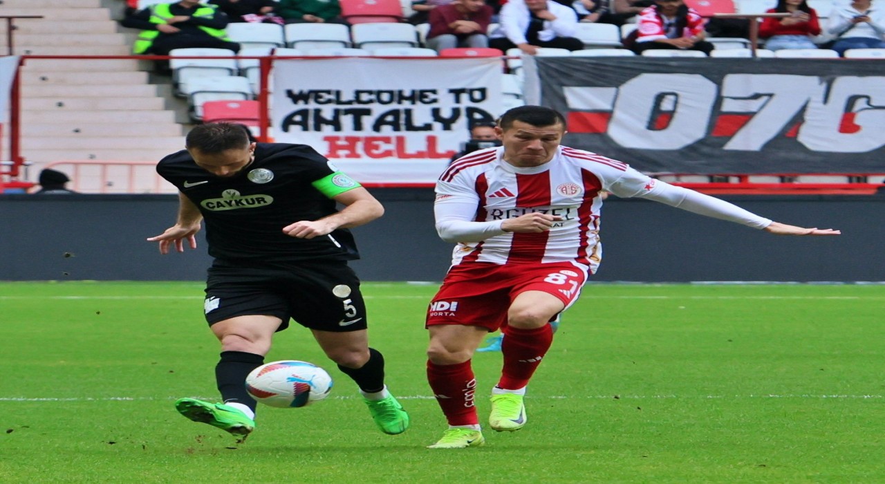 Trendyol Süper Lig: Antalyaspor: 0 - Çaykur Rizespor: 0 (İlk yarı)
