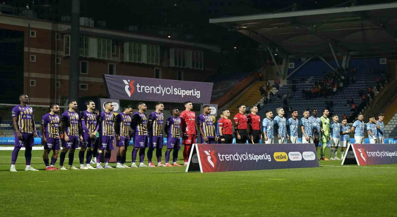 Trendyol Süper Lig: Eyüpspor: 0 - Başakşehir: 0 (Maç devam ediyor)