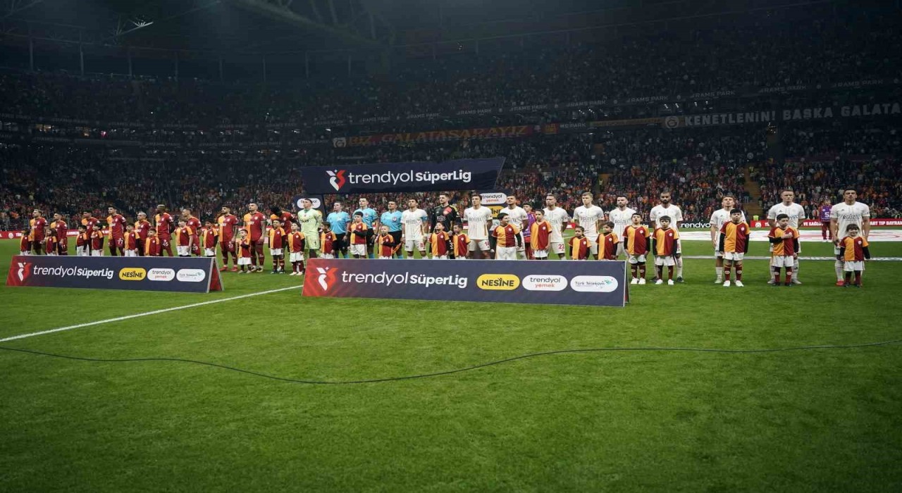 Trendyol Süper Lig: Galatasaray: 0 - Antalyaspor: 0 (Maç devam ediyor)