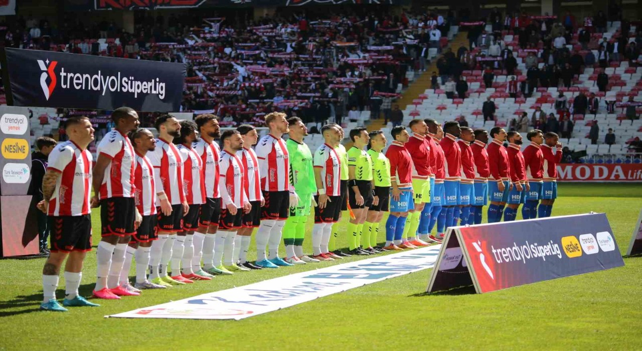 Trendyol Süper Lig: Sivasspor: 0 - Göztepe: 1 (İlk yarı)
