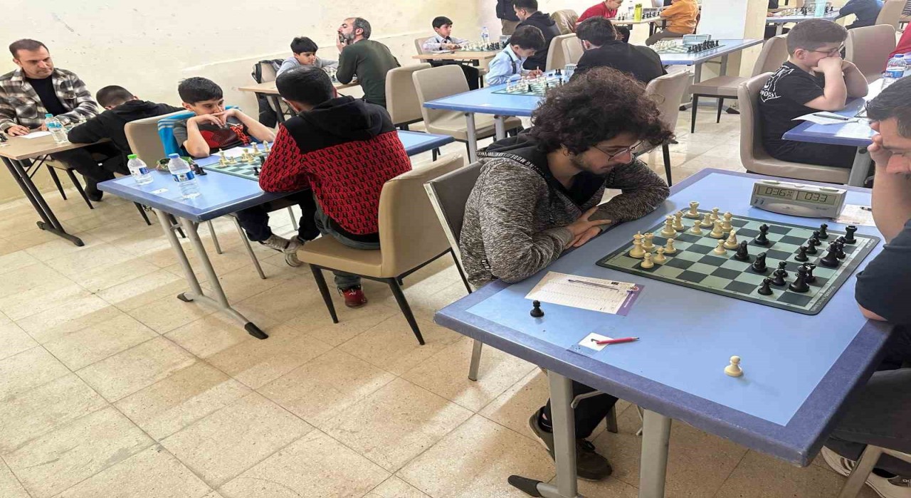 Tuncelide, Tıp Bayramı dolayısıyla satranç turnuvası düzenlendi