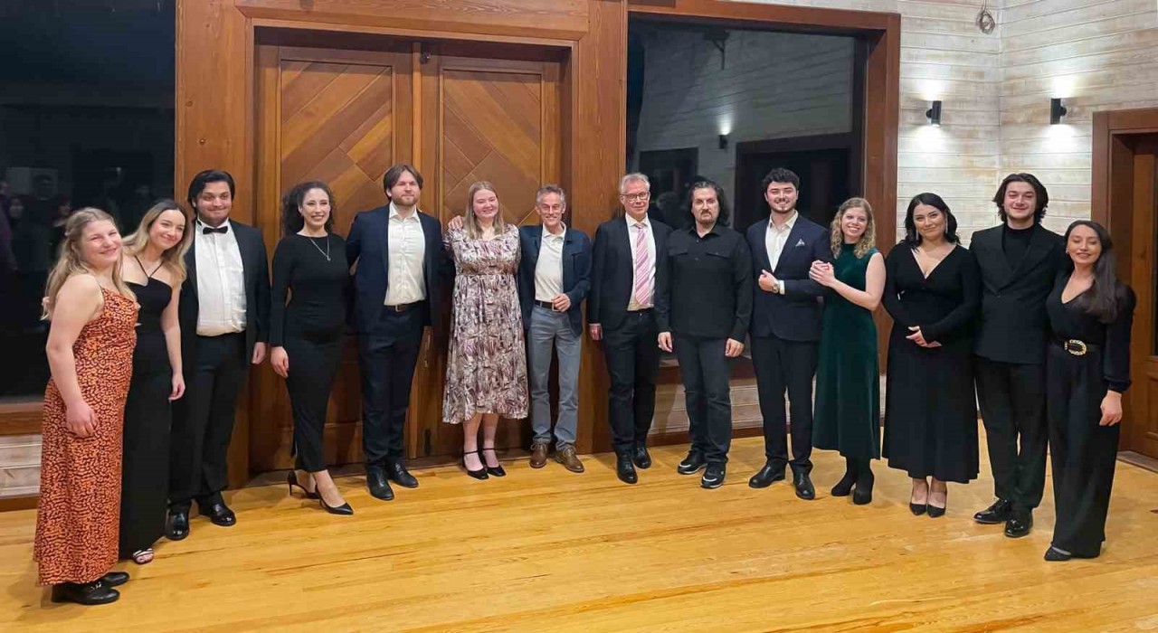 Türk ve Danimarka ezgileri İzmirde yankılandı