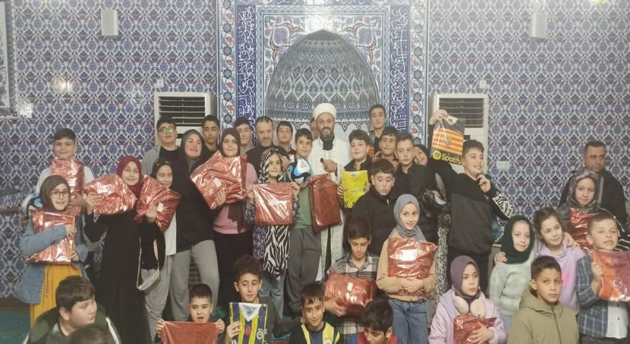 Türkelide çocuklar Kadir Gecesinde ödüllerine kavuştu