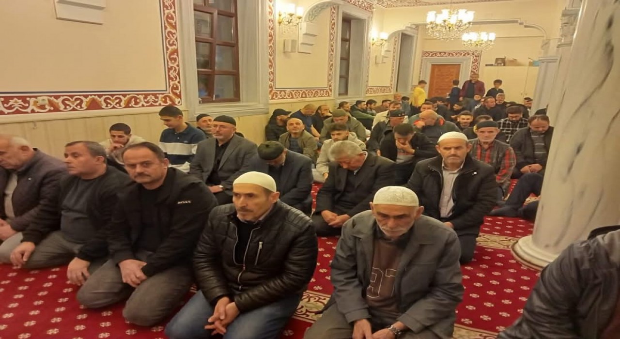 Türkelide Kadir Gecesinde camiler doldu taştı