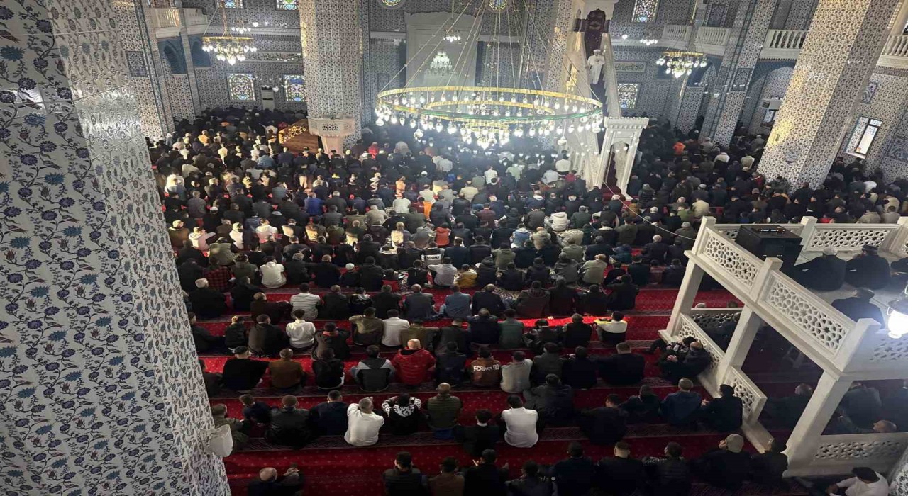 Türkiyede ilk bayram namazı Iğdırda kılındı