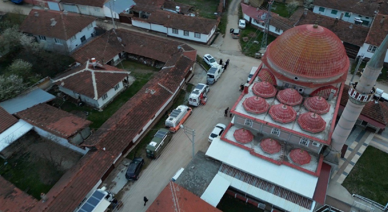 Türkiyenin dört bir yanından gelen karavan tutkunları son iftarlarını Bilecikte yaptı