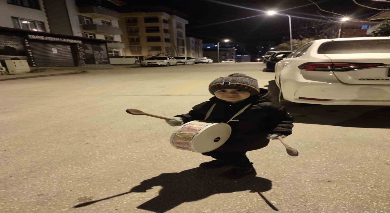 Türkiyenin en küçük Ramazan davulcusu