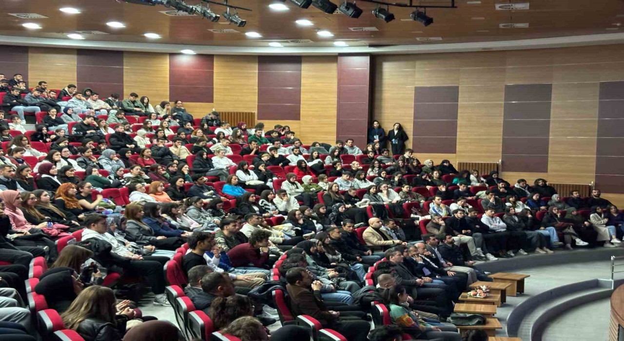 Türkiyenin ilk deneyimsel test pilotu üniversite öğrencileriyle buluştu