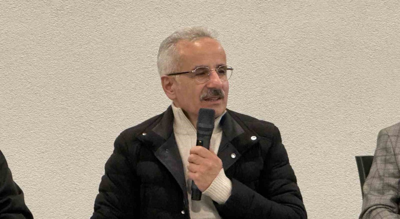 Ulaştırma ve Altyapı Bakanı Abdulkadir Uraloğlu sahurda balıkçılarla bir araya geldi