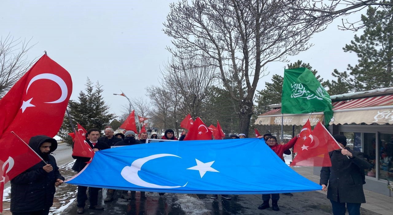 Üniversite öğrencilerinden, Doğu Türkistana destek yürüyüşü