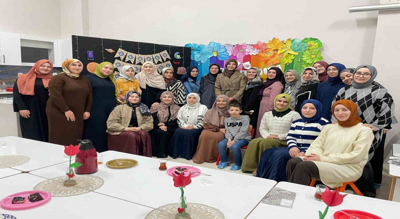 Üniversiteli gençler, Kütahya Dr. Osman Konur 4-6 Yaş Kuran Kursunda iftarda buluştu
