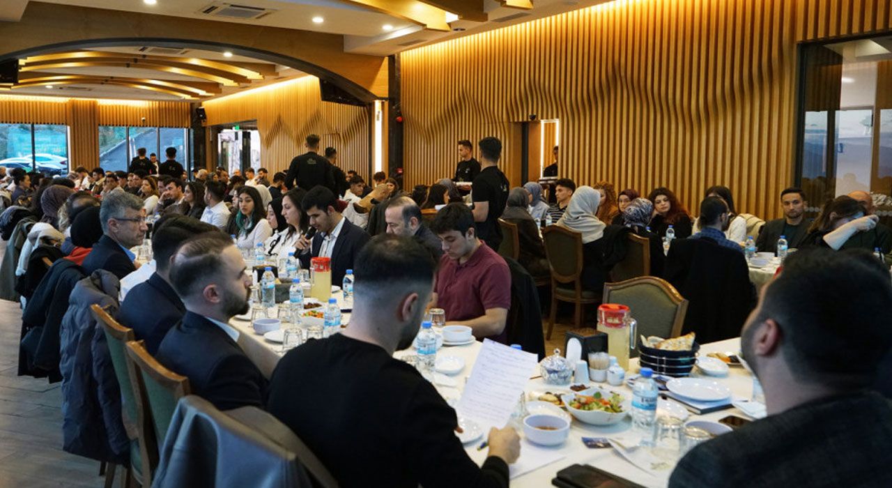 Üniversiteli Gençler Şairler Tepesi’nde İftar Programında Buluştu