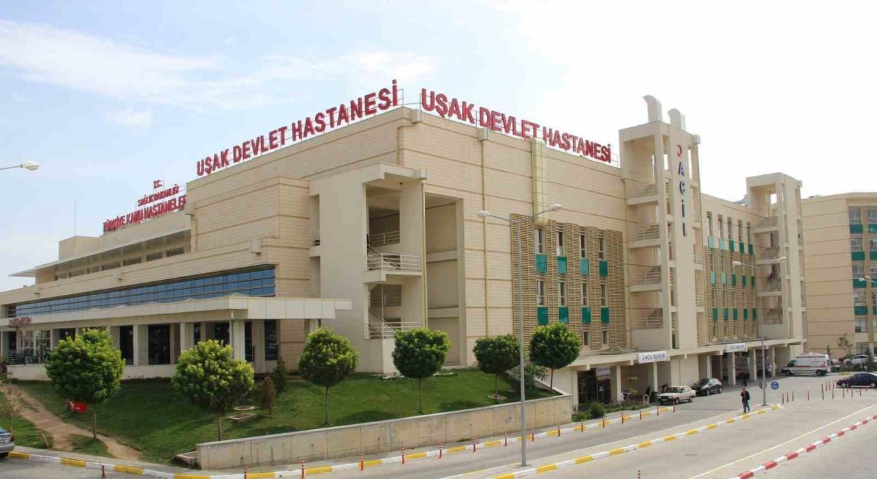 Uşak Eğitim ve Araştırma Hastanesindeki yasak bölgede sigara içenlere ceza yazıldı
