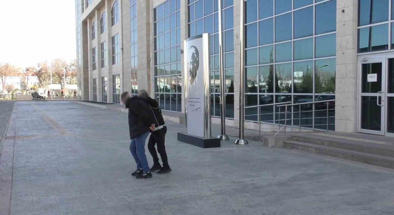 Uşakta 1 uyuşturucu satıcısı tutuklandı