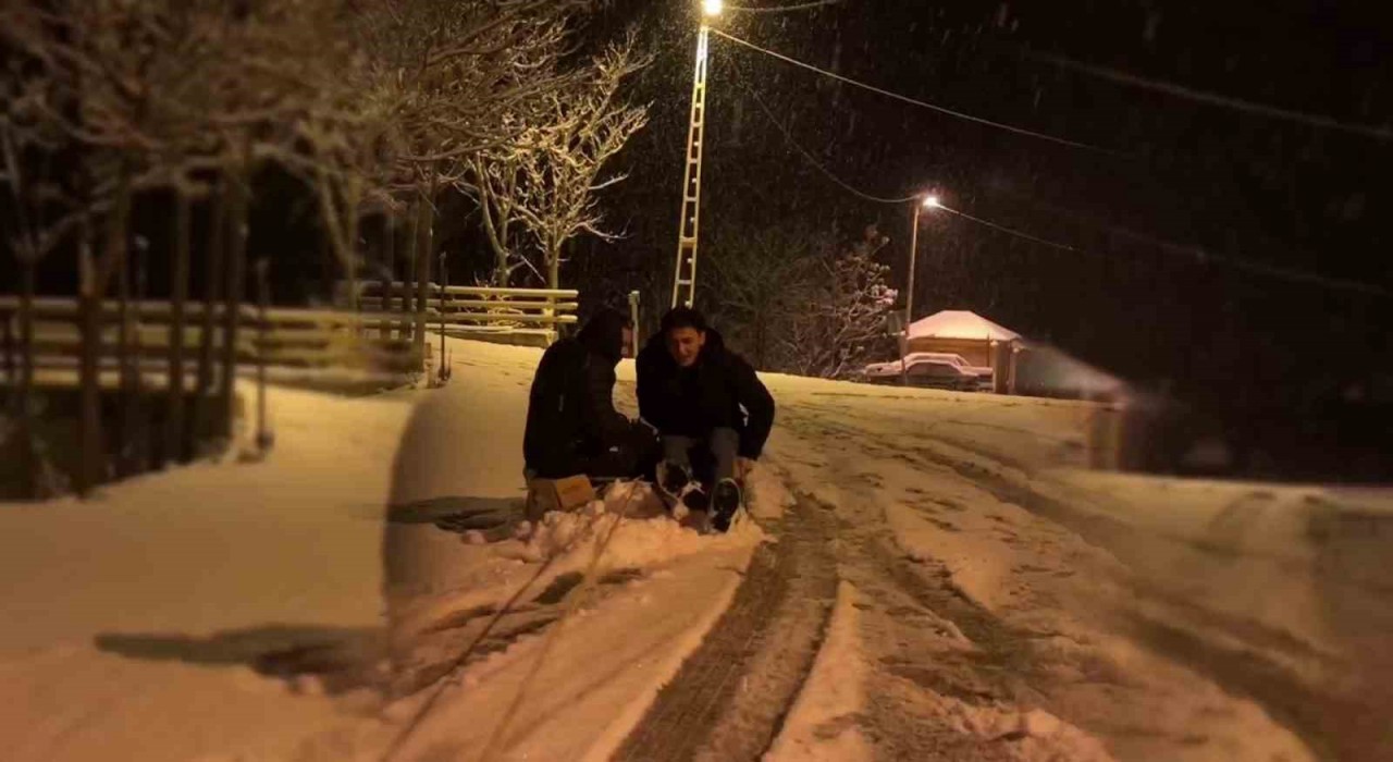 Uzunderede gençlerin kar keyfi