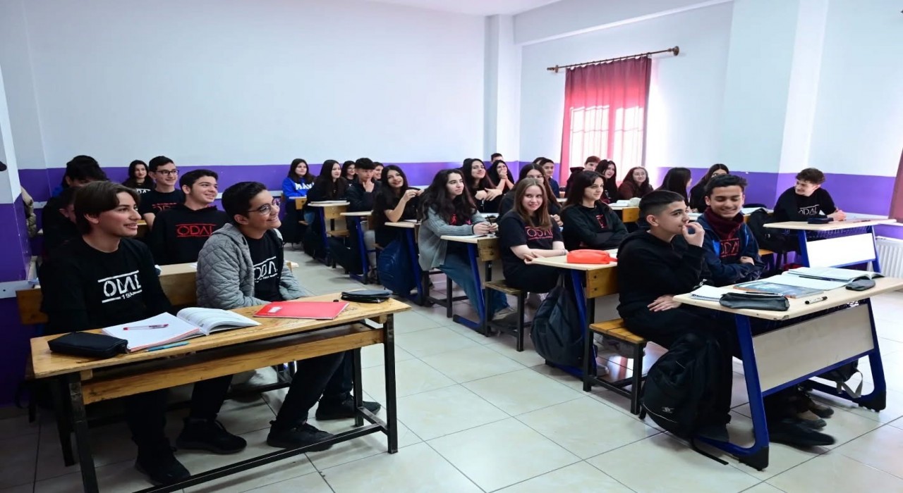 Vali Aktaş öğrencilerle bir araya geldi