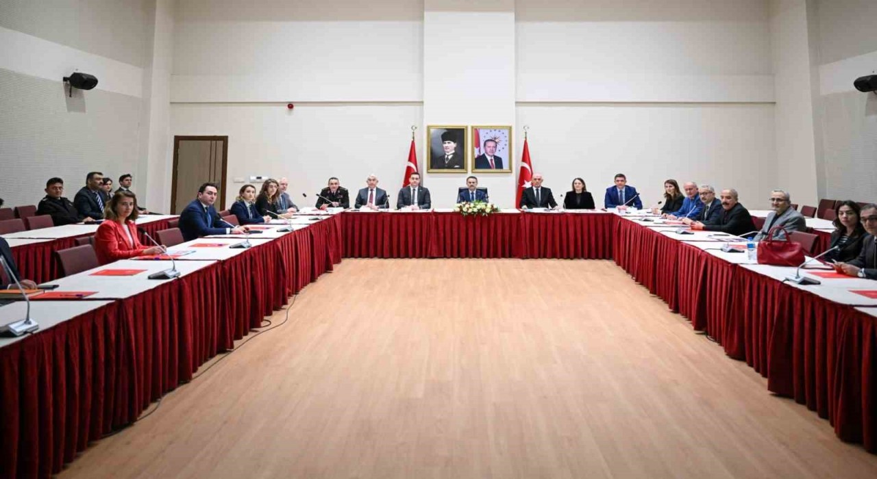 Vali Aktaş: Şiddete maruz kalan kadınlarımızı korumak en önemli görev
