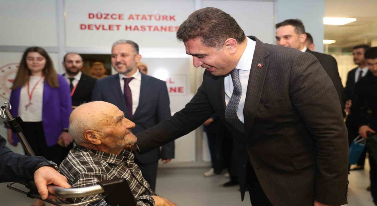 Vali Aslandan hastalara bayram ziyareti