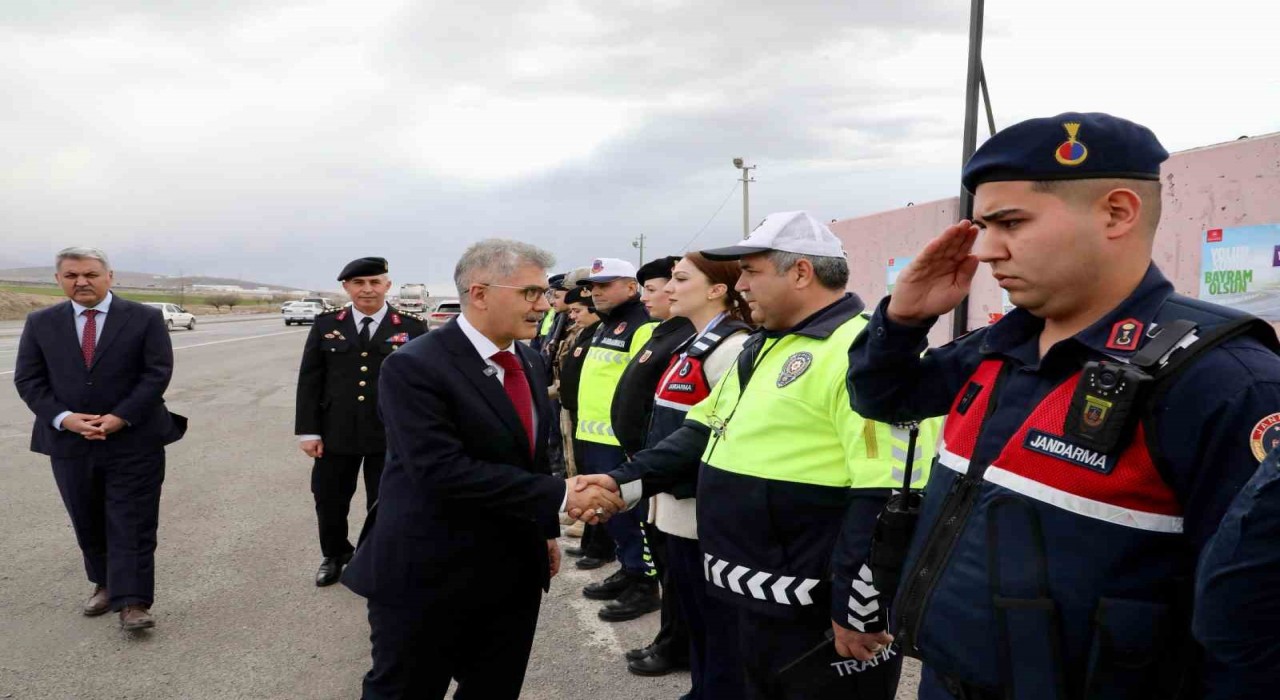 Vali Çelikten uygulama noktalarına bayram ziyareti