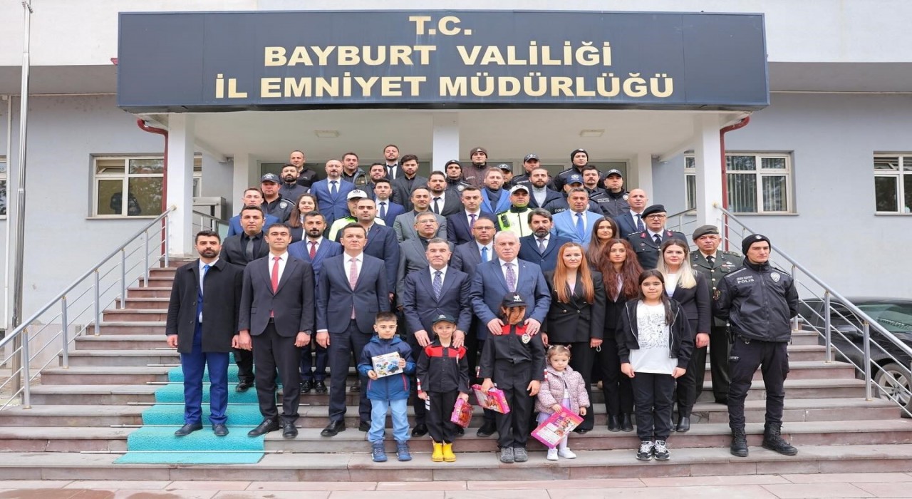 Vali Eldivan güvenlik güçlerinin bayramını kutladı