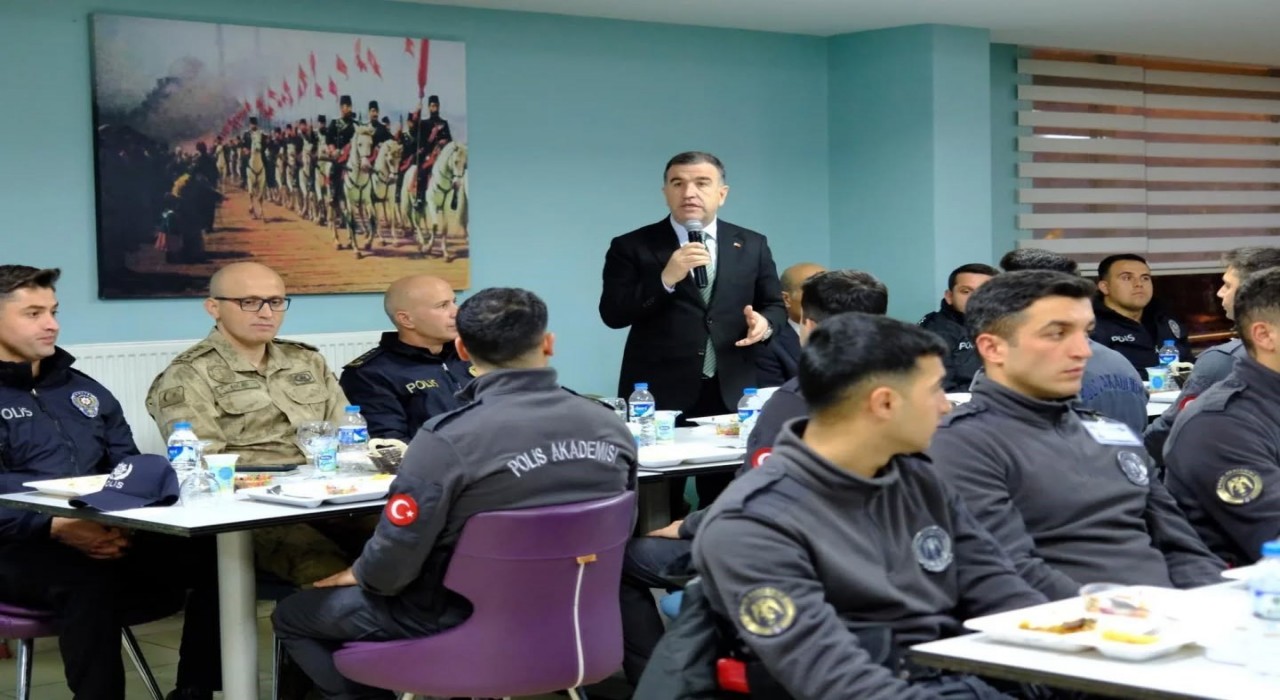 Vali Eldivan POMEM öğrencileriyle iftar sofrasında bir araya geldi