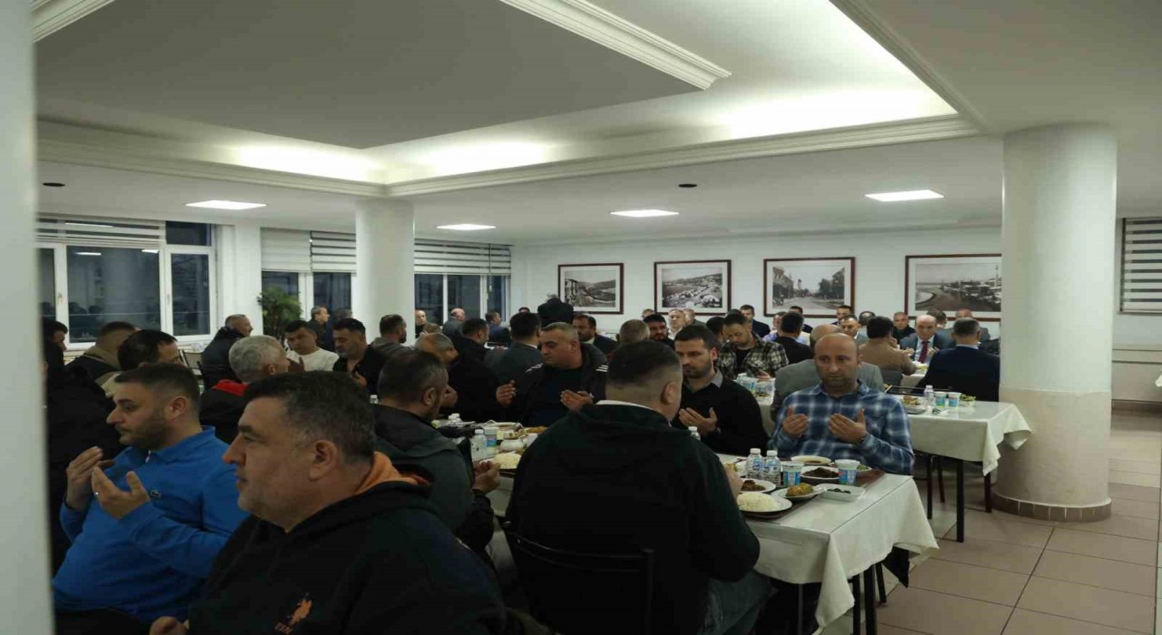 Vali Hacıbektaşoğlu, Özel İdare personeli ile iftarda buluştu