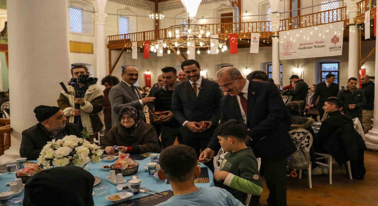 Vali Ömer Toraman, Gelibolu Mevlevihanesinde iftar programına katıldı