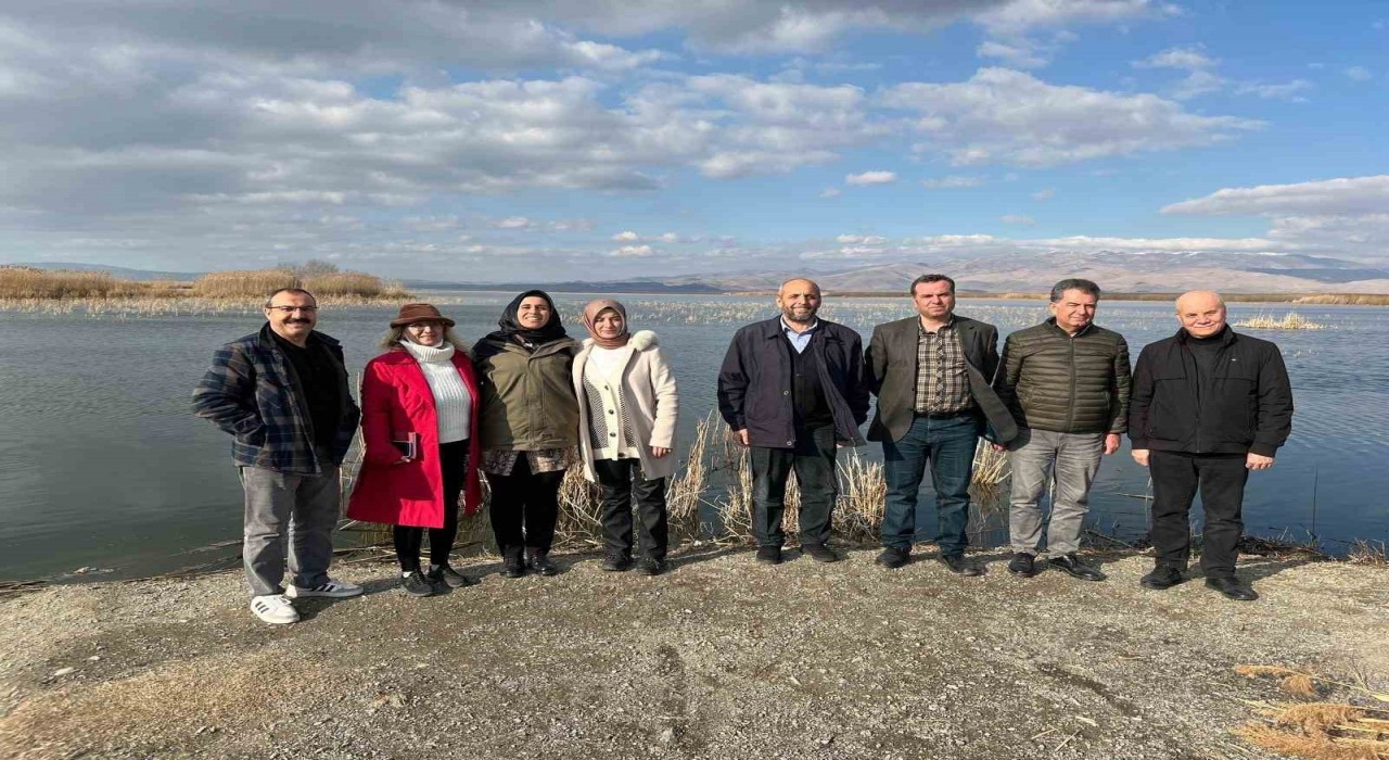 Valiliğin Eber Gölüne müdahale planı şekilleniyor