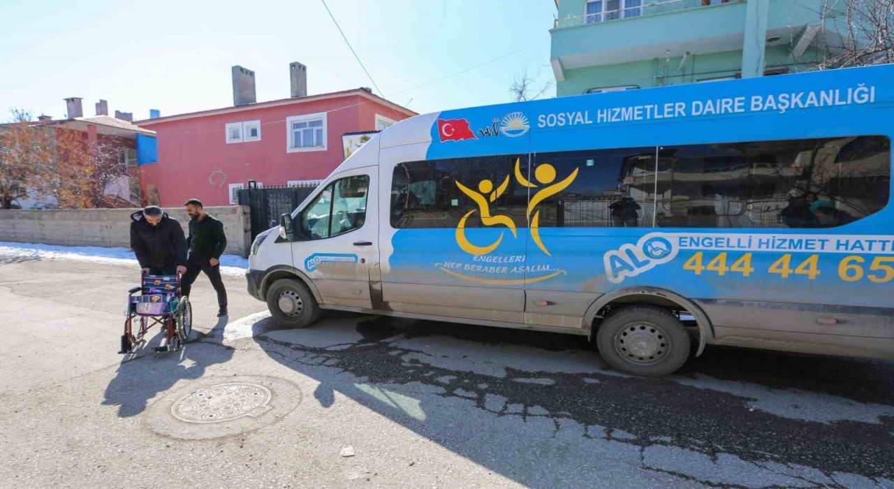 Van Büyükşehir Belediyesi engelli vatandaşların yanında