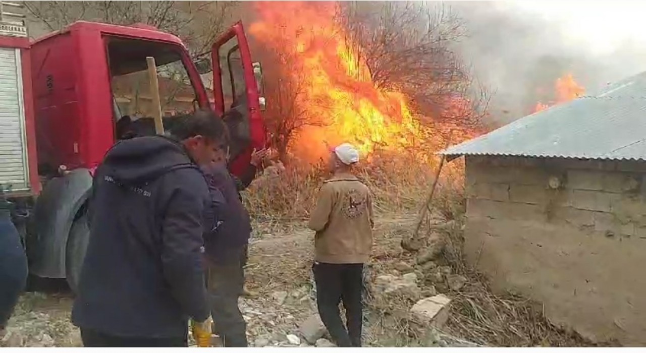 Vanda anız yangını korkuttu