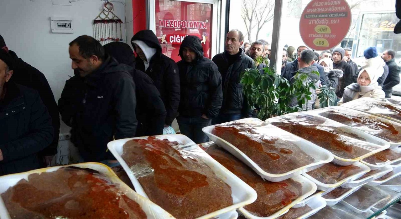 Vanda çiğ köfte kuyruğu