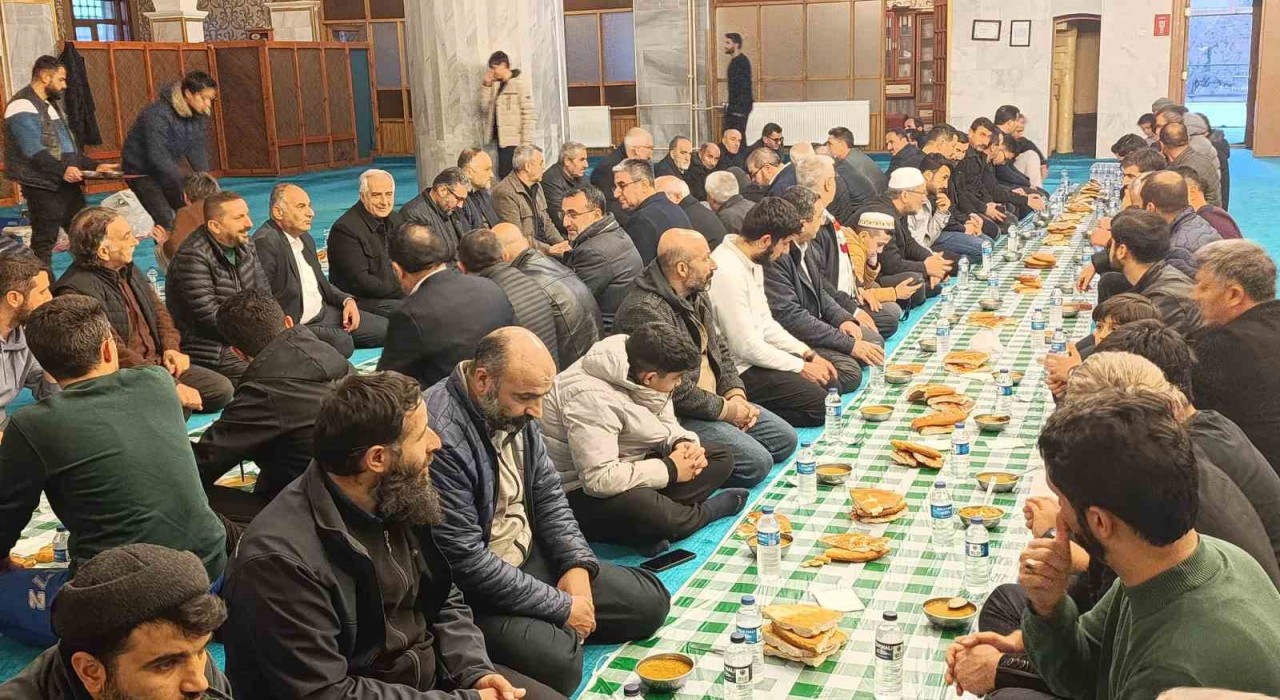 Vanda çorba, su ve ekmek sofrasında kardeşlik buluşması