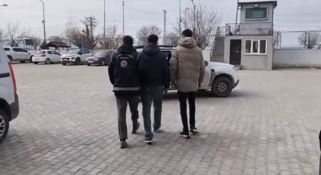 Vanda göçmen kaçakçılığına 6 tutuklama