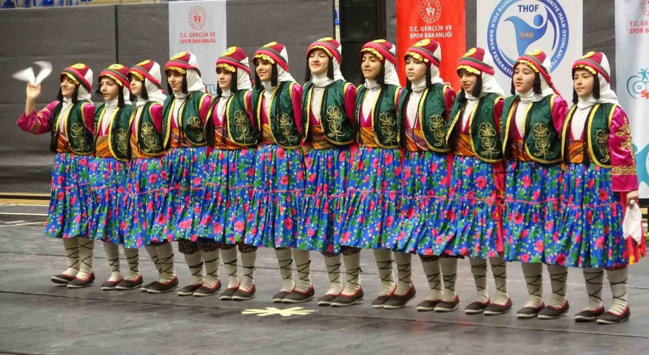 Vanda halk oyunları il birinciliği yarışmaları yapıldı
