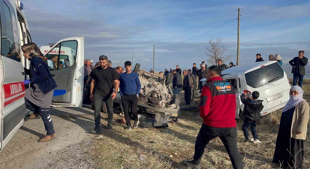 Vanda zincirleme trafik kazası: 5 yaralı