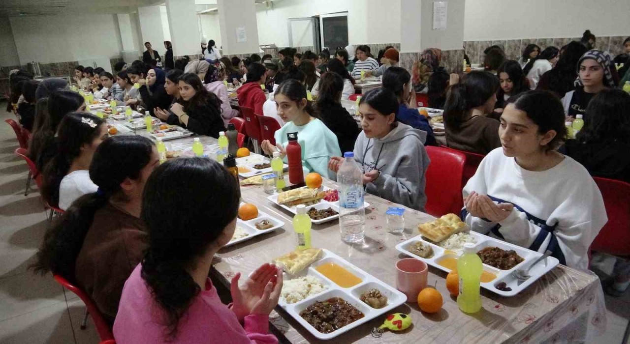 Vandaki okul pansiyonlarında restoranları aratmayan yemek menüsü