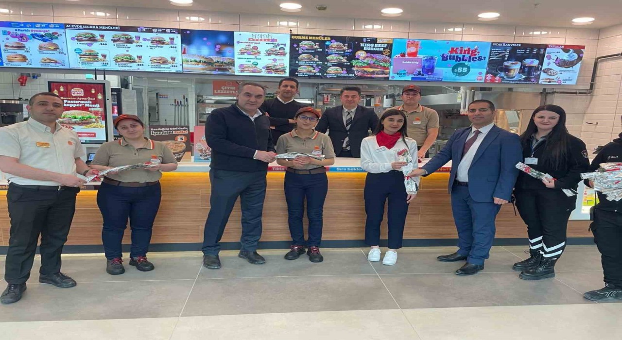 Vanmalldan kadınlara karanfil