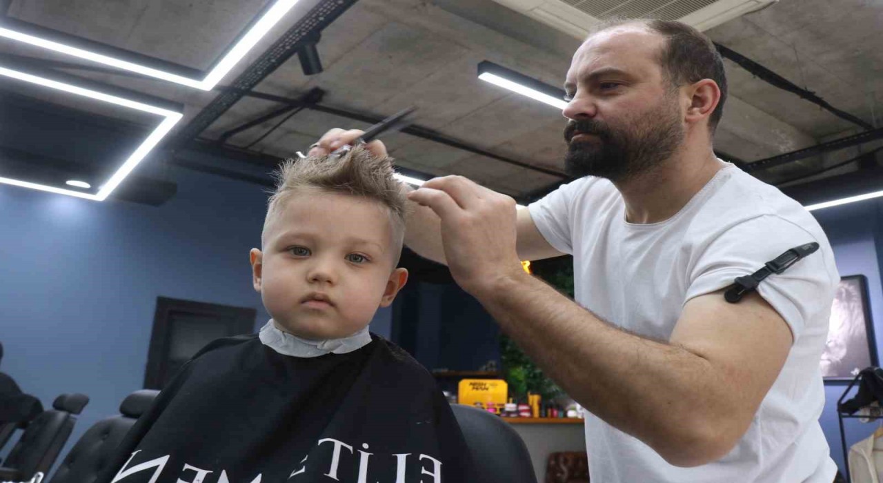 Vatandaşları bayrama hazırlıyorlar: Erken saatlerde açılan dükkanlar sahurda kapanıyor