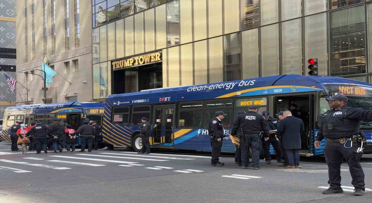 Yahudi protestocular Trump Towerı işgal etti: 98 gözaltı