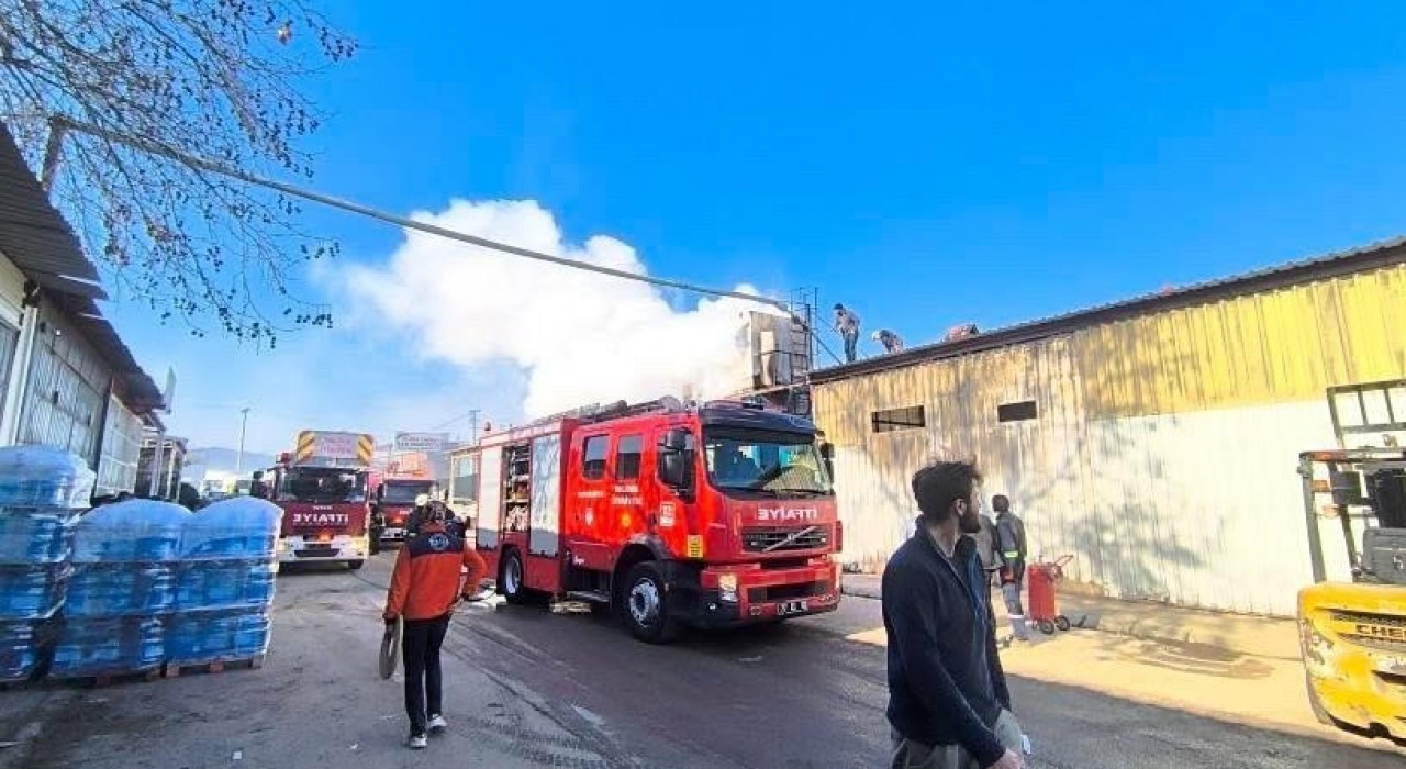 Yalovada ahşap ürünleri üretim tesisinde korkutan yangın