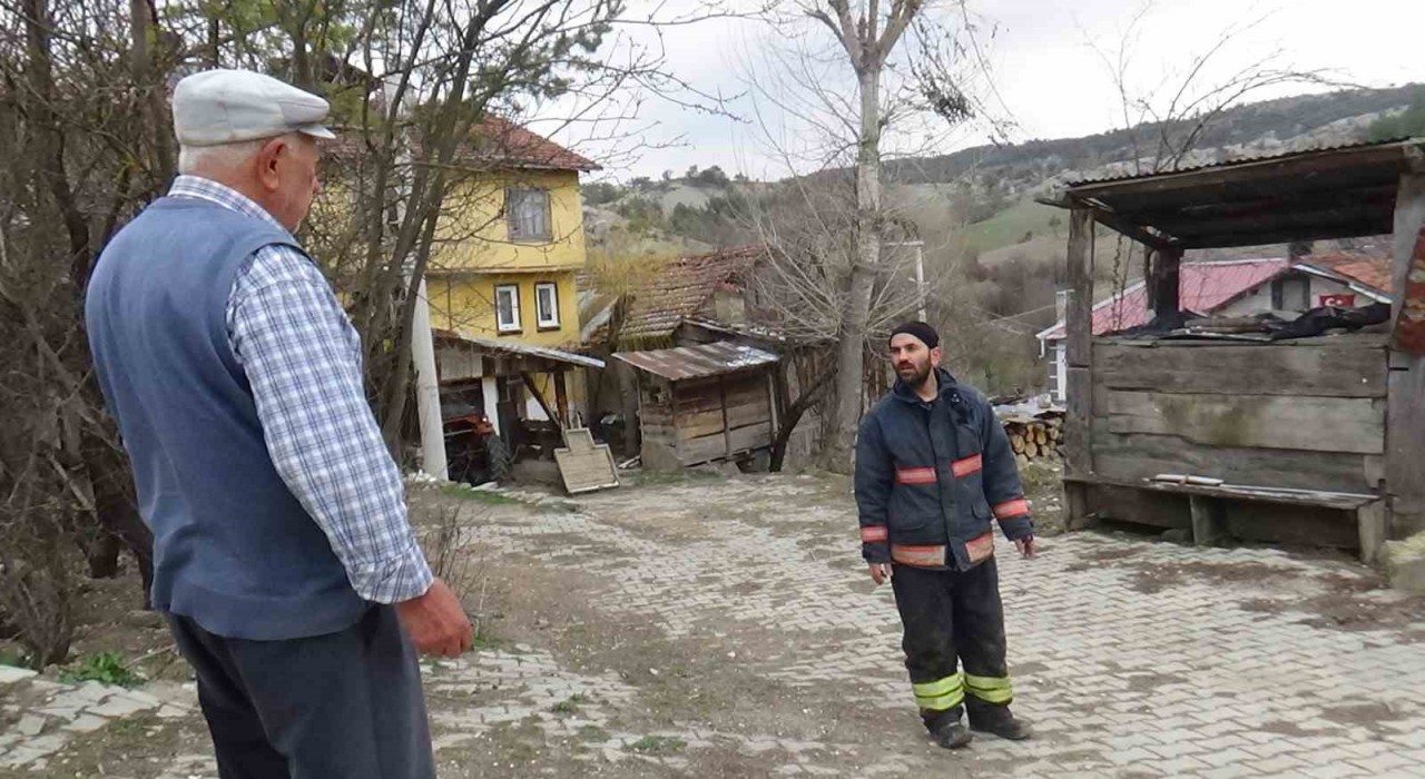 Yangın söndürmeye gelen itfaiyeciyle ilginç diyalog: Su atmayın evin içi su dolar
