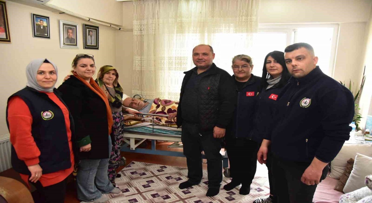 Yaşlı kadının yardımına Başkan Kaya yetişti