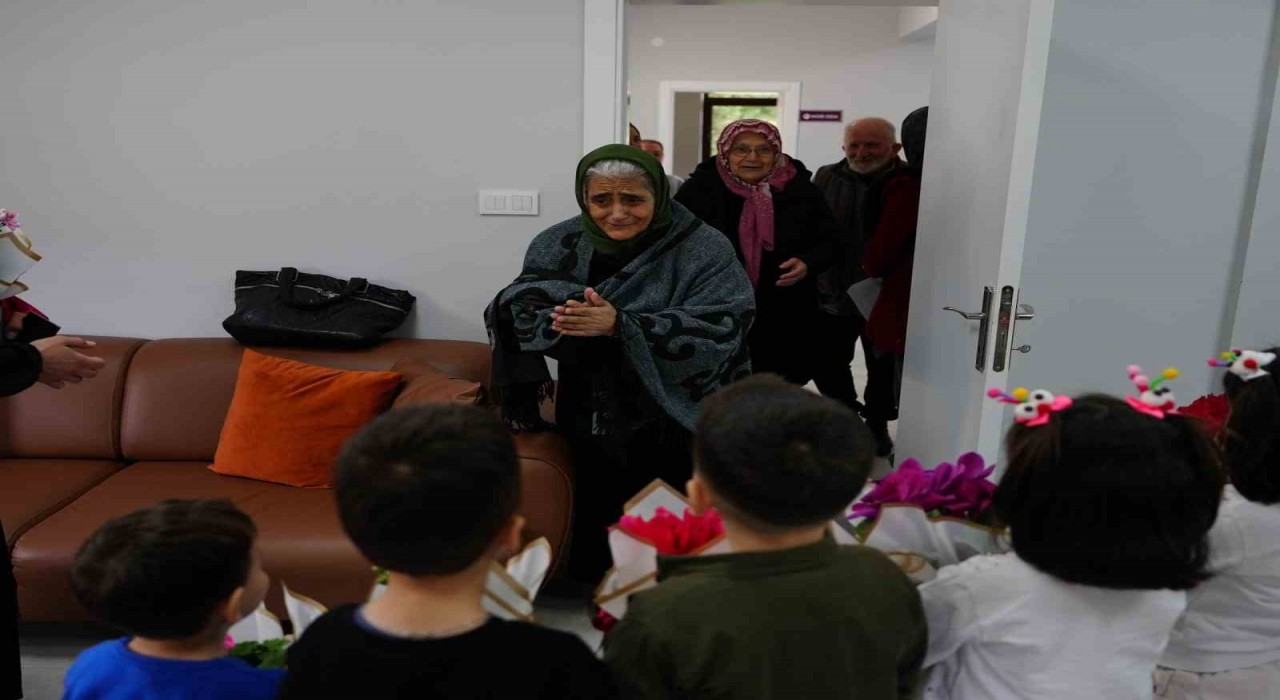 Yaşlılar Haftasında Alzheimer Merkezine anlamlı ziyaret