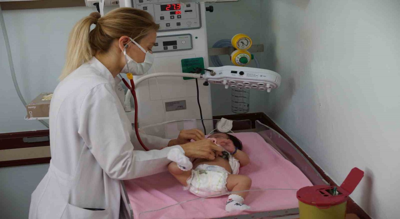 Yenidoğan Yoğun Bakım Ünitesinde minik kalpler hayata tutunuyor
