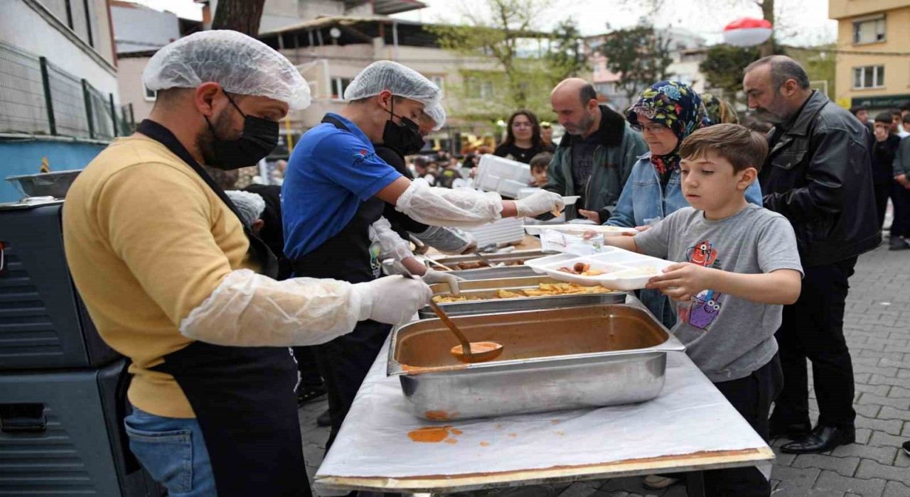 Yeşilova Mahallesinde 1000 kişilik iftar sofrası