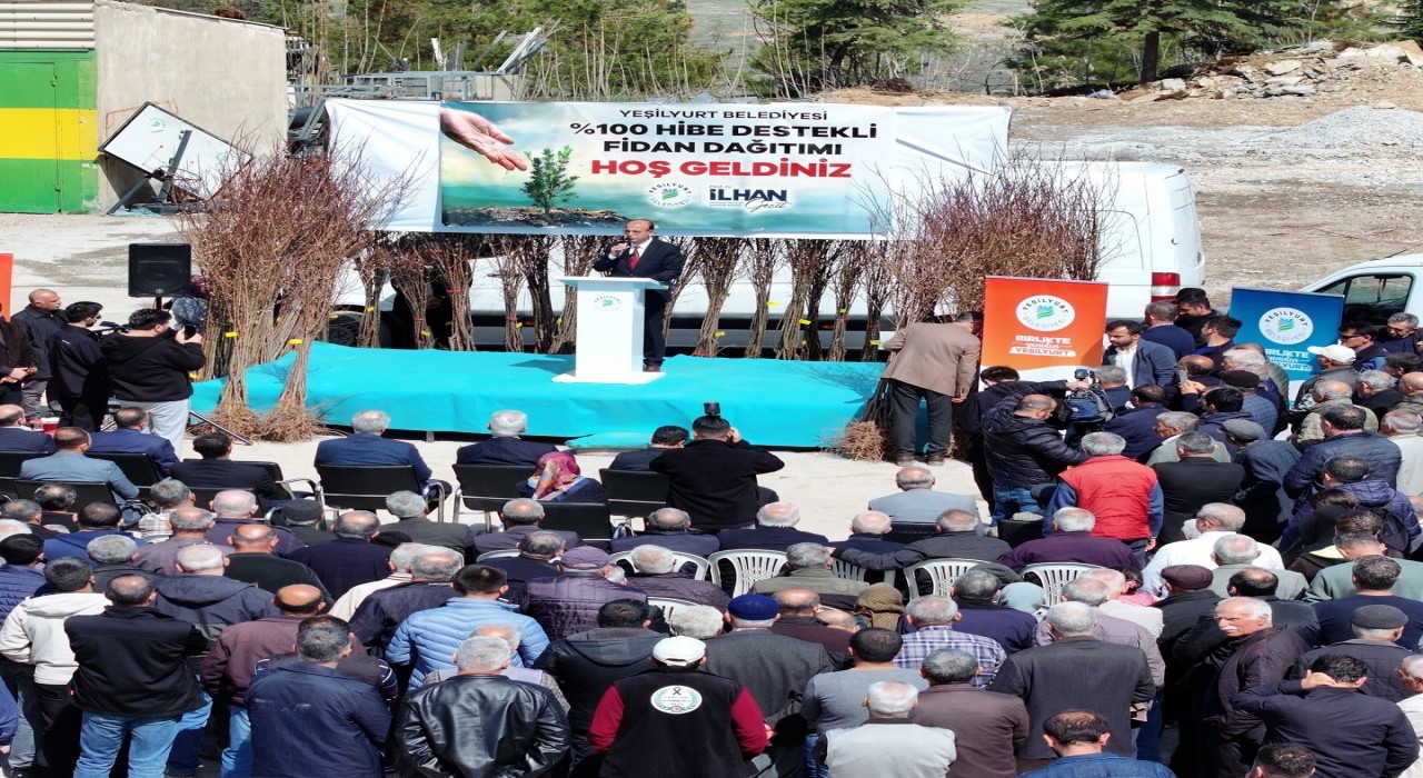 Yeşilyurt Belediyesinden çiftçilere 44 bin meyve fidanı desteği